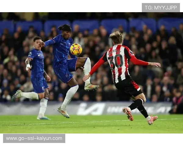 布伦特福德禁区解围频频